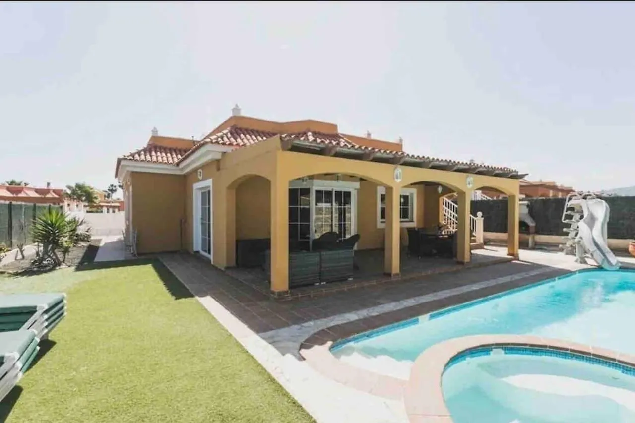 Villa Pearetree - Gorgeous 4 Bedroom Villa With Private Pool 칼레타데푸스테