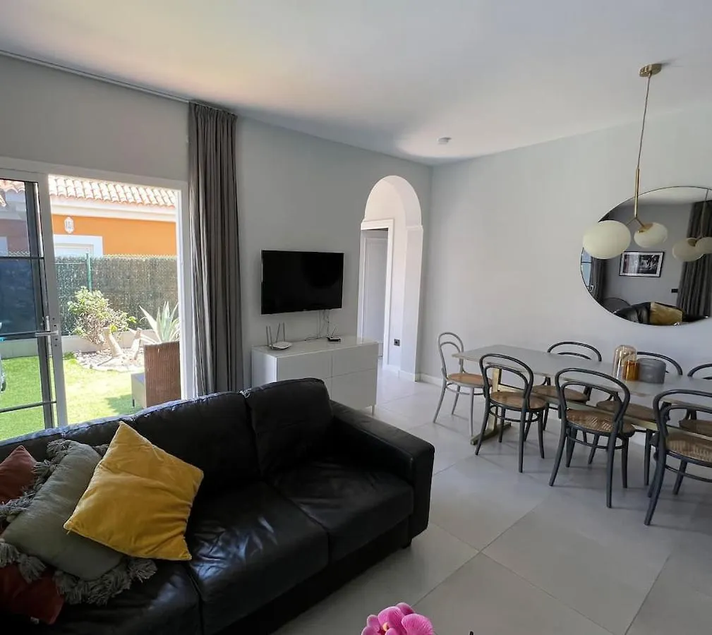Villa Pearetree - Gorgeous 4 Bedroom Villa With Private Pool 칼레타데푸스테 스페인