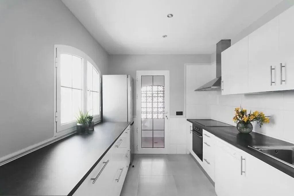 Villa Pearetree - Gorgeous 4 Bedroom Villa With Private Pool 칼레타데푸스테 스페인